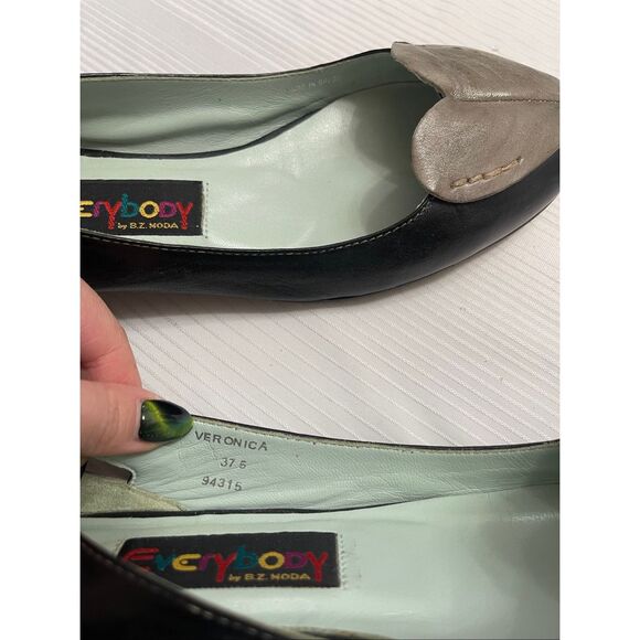 Everybody by BZ Moda Light Taupe Black Leather Low Heels Size 37.5 US 7.5 7 1/2 - Picture 8 of 8